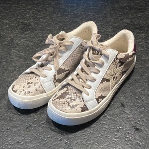 Time and Tru Snake Print Fashion Sneakers Size 7.5